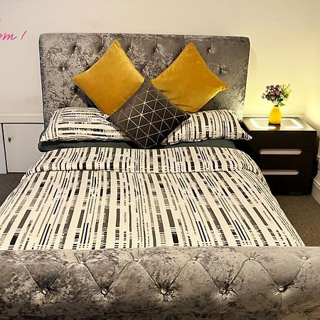 2 Bedrooms Entire Apartment Self Check In Kelty Exterior photo