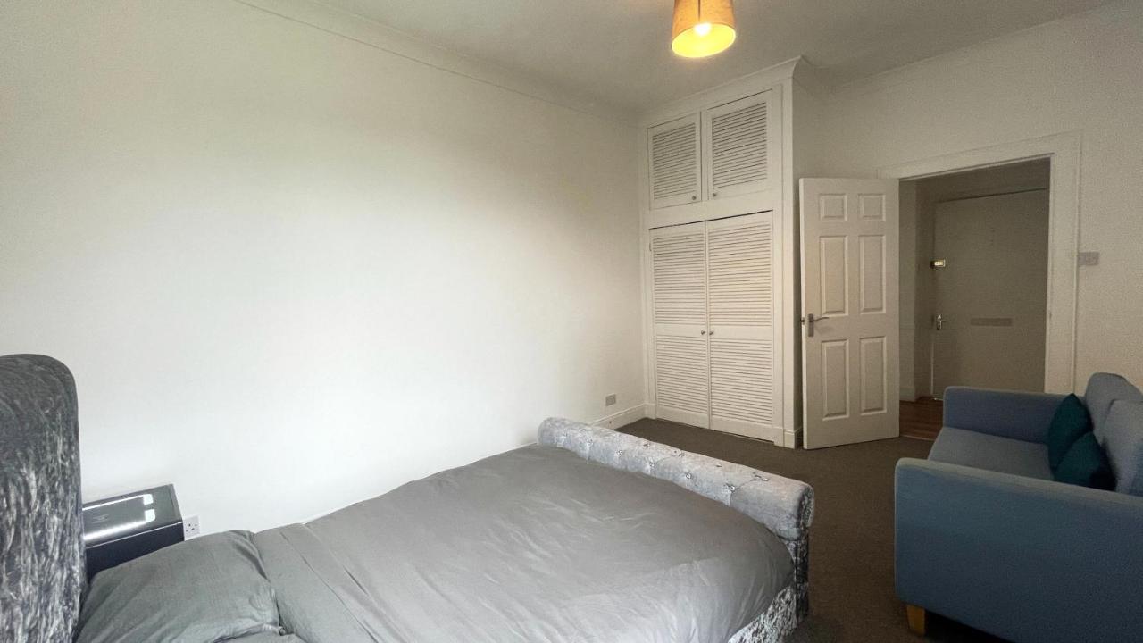 2 Bedrooms Entire Apartment Self Check In Kelty Exterior photo